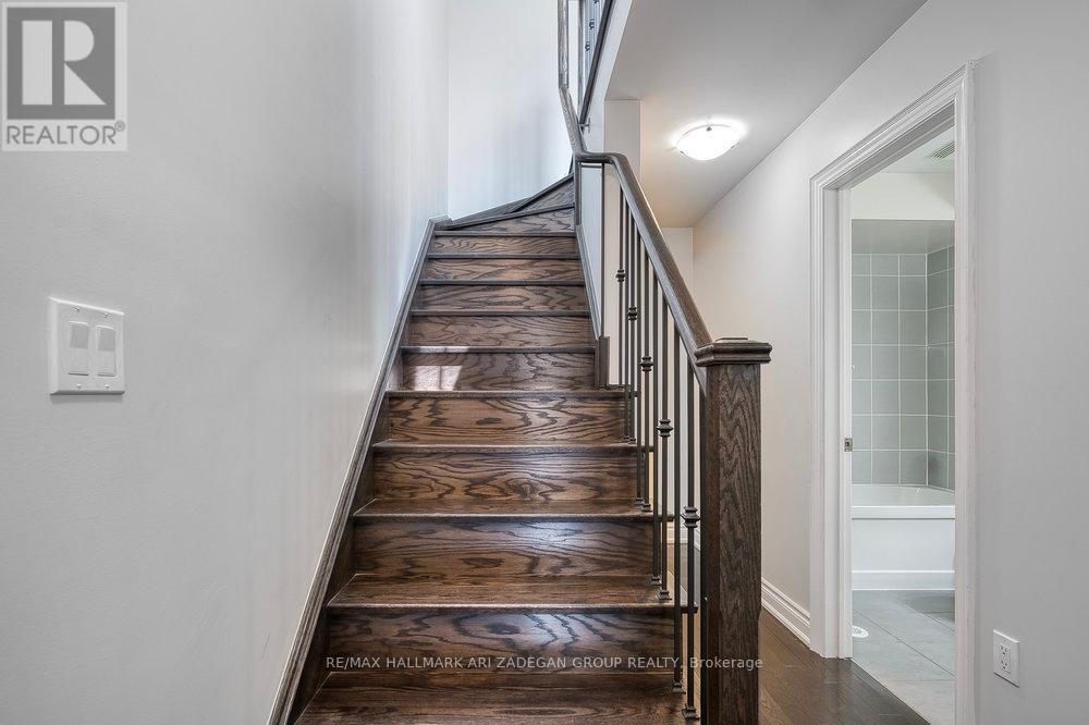 Photo 35 of 31 Hargrave Lane, Toronto ON