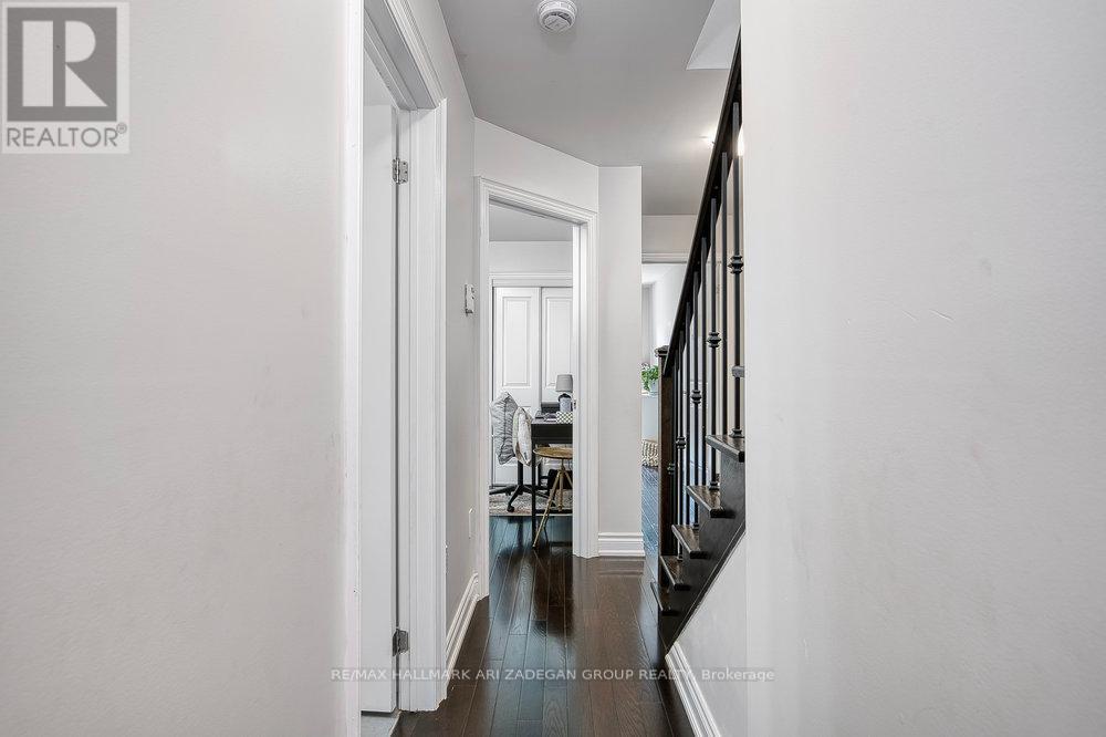 Photo 15 of 31 Hargrave Lane, Toronto ON