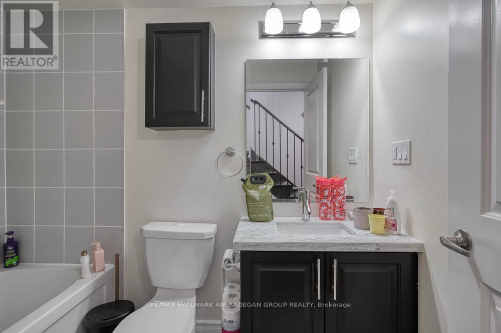 Photo 29 of 31 Hargrave Lane, Toronto ON
