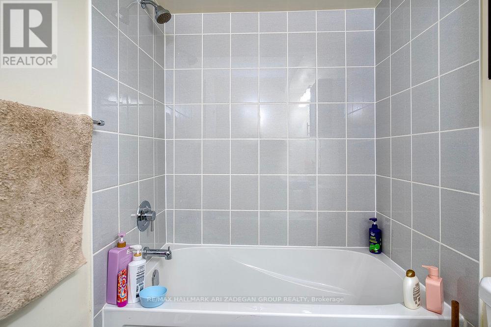 Photo 34 of 31 Hargrave Lane, Toronto ON