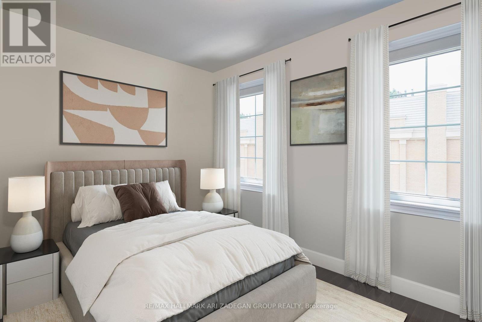 Photo 16 of 31 Hargrave Lane, Toronto ON
