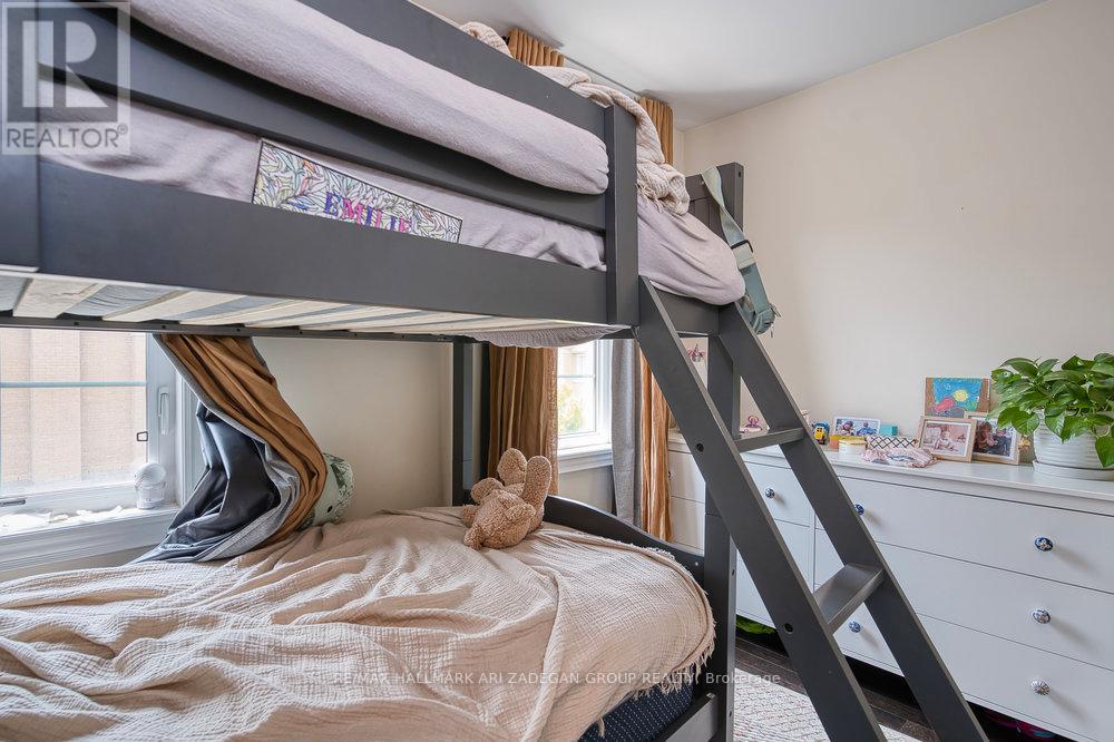 Photo 32 of 31 Hargrave Lane, Toronto ON
