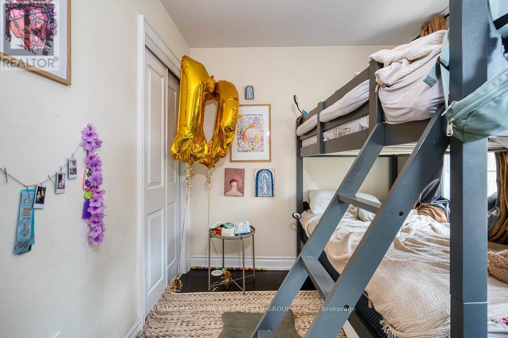 Photo 12 of 31 Hargrave Lane, Toronto ON