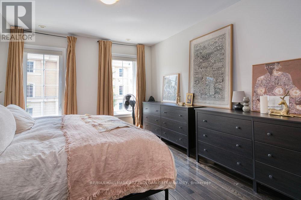 Photo 31 of 31 Hargrave Lane, Toronto ON