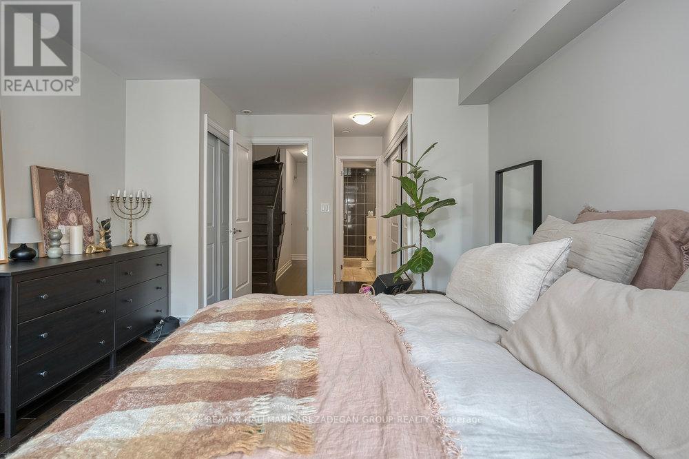 Photo 1 of 31 Hargrave Lane, Toronto ON