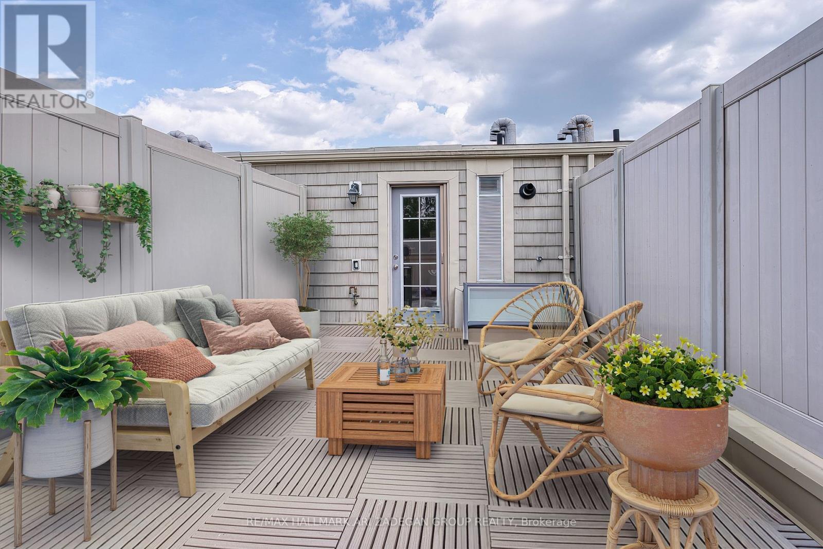 Photo 26 of 31 Hargrave Lane, Toronto ON