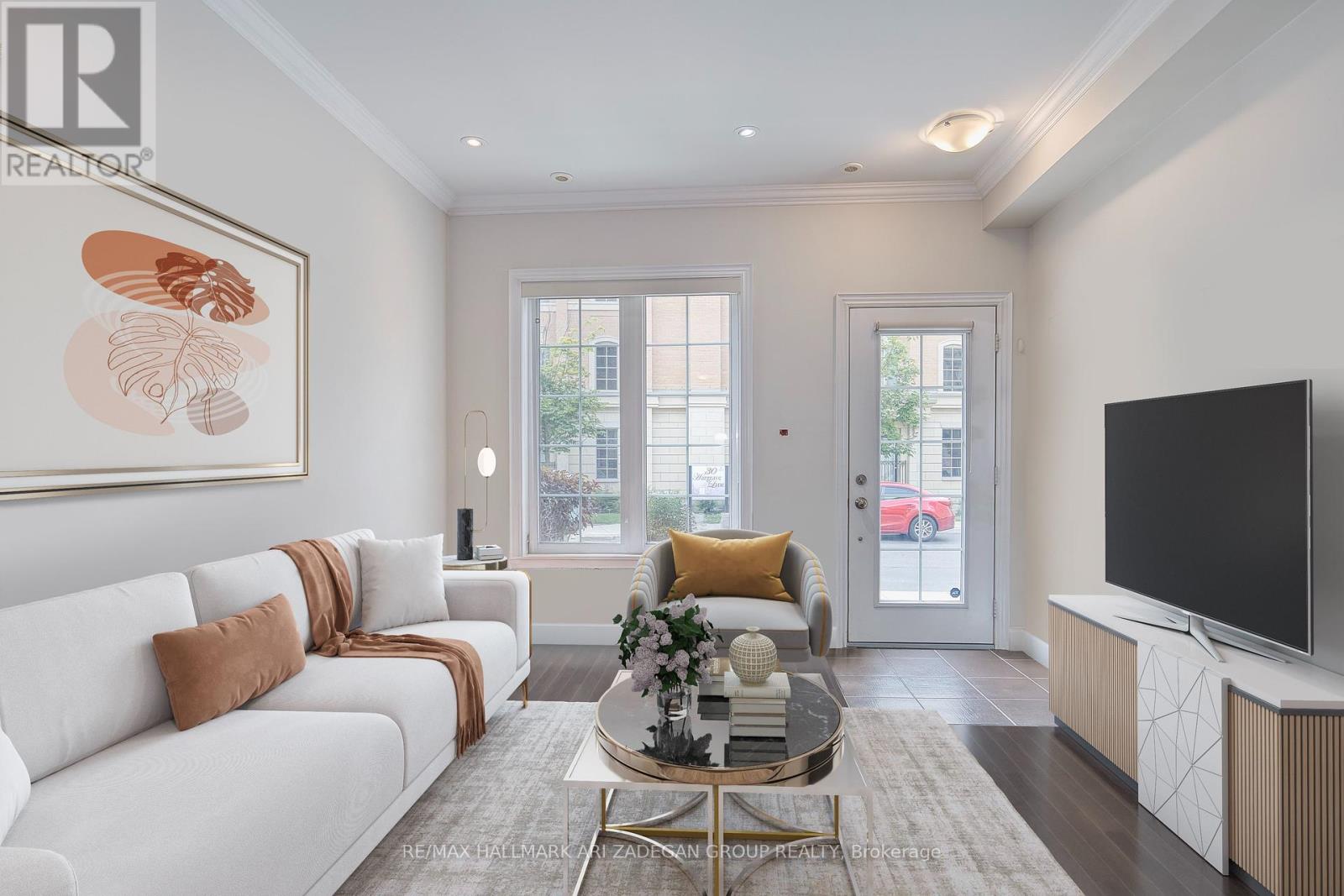 Photo 7 of 31 Hargrave Lane, Toronto ON
