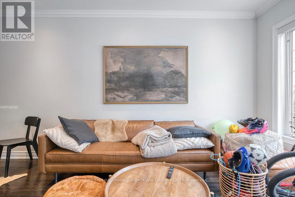 Photo 18 of 31 Hargrave Lane, Toronto ON