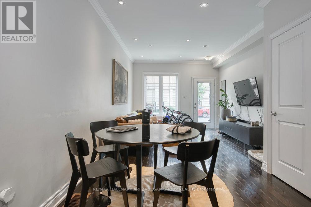 Photo 33 of 31 Hargrave Lane, Toronto ON