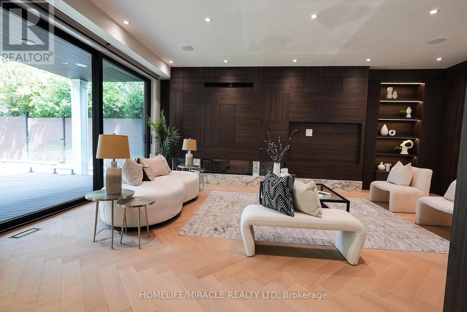 Photo 10 of 184 Poyntz Avenue, Toronto ON