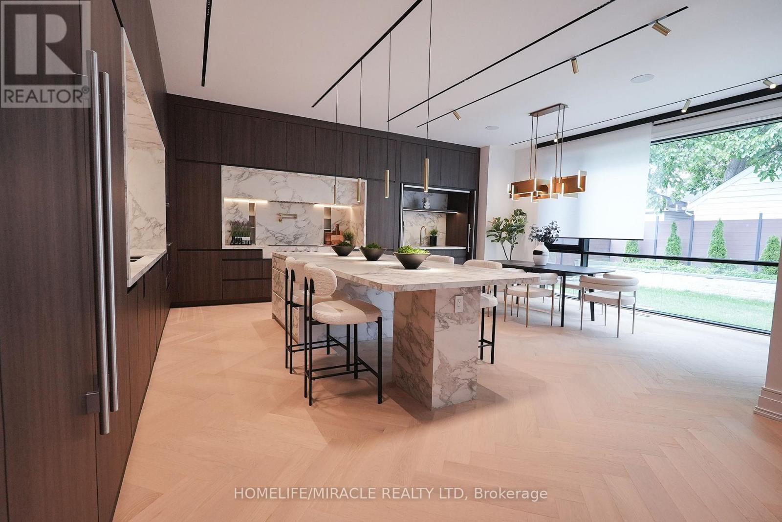 Photo 2 of 184 Poyntz Avenue, Toronto ON