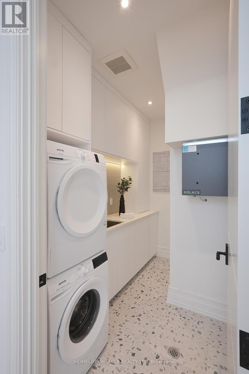 Photo 20 of 184 Poyntz Avenue, Toronto ON