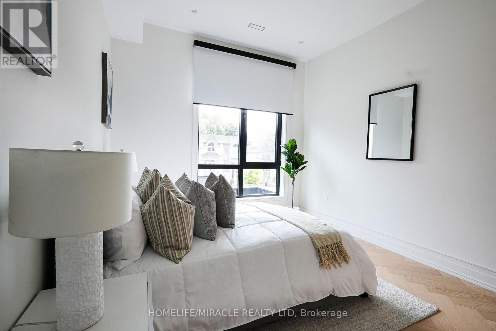 Photo 23 of 184 Poyntz Avenue, Toronto ON