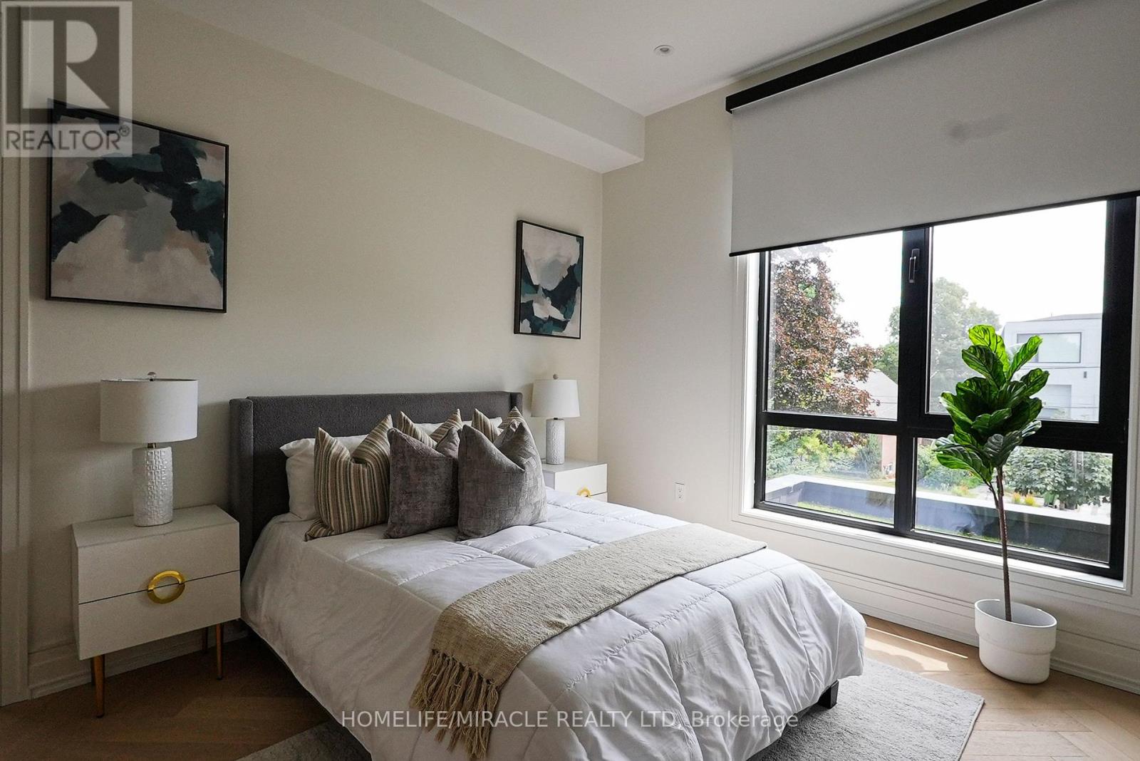 Photo 24 of 184 Poyntz Avenue, Toronto ON