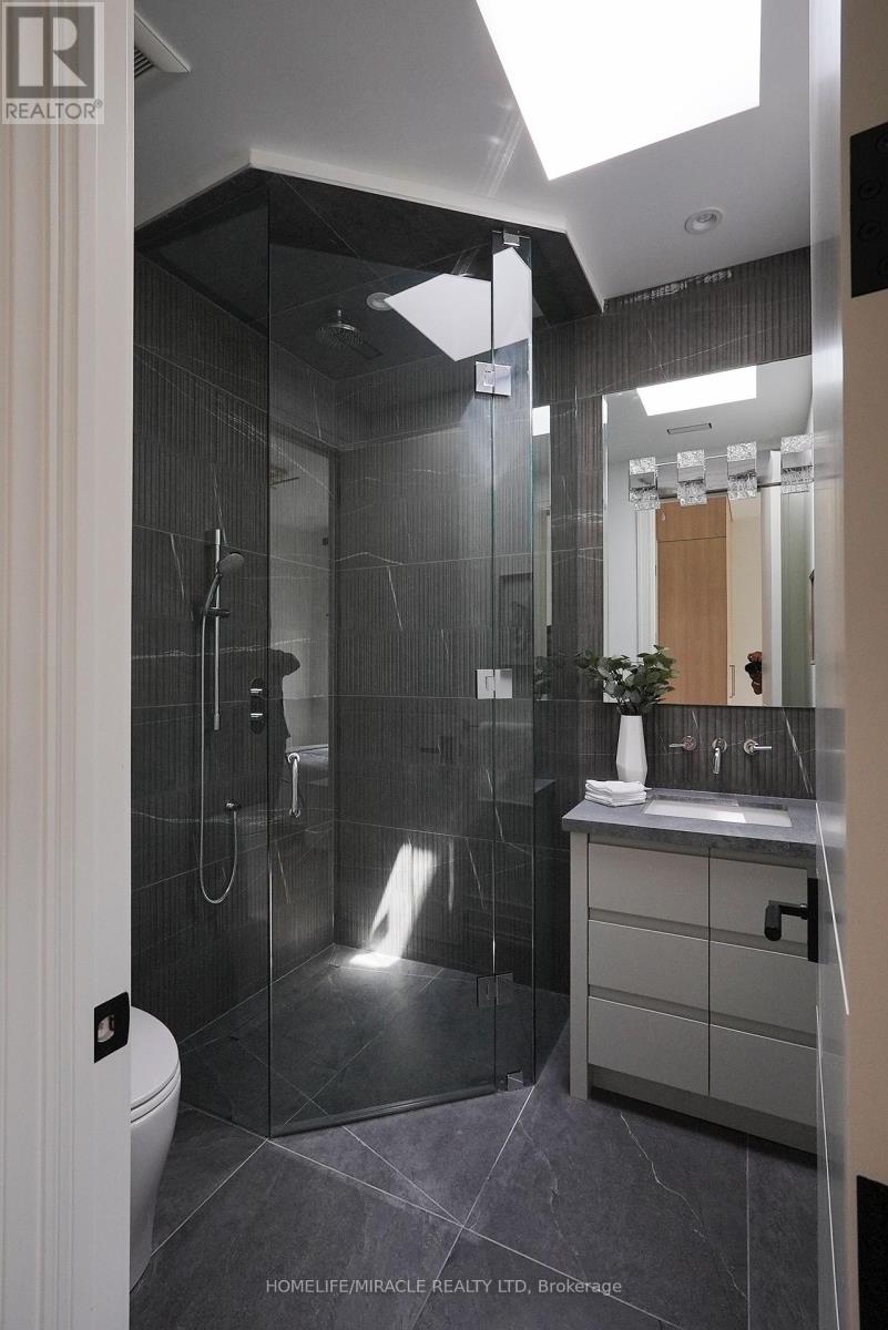 Photo 25 of 184 Poyntz Avenue, Toronto ON