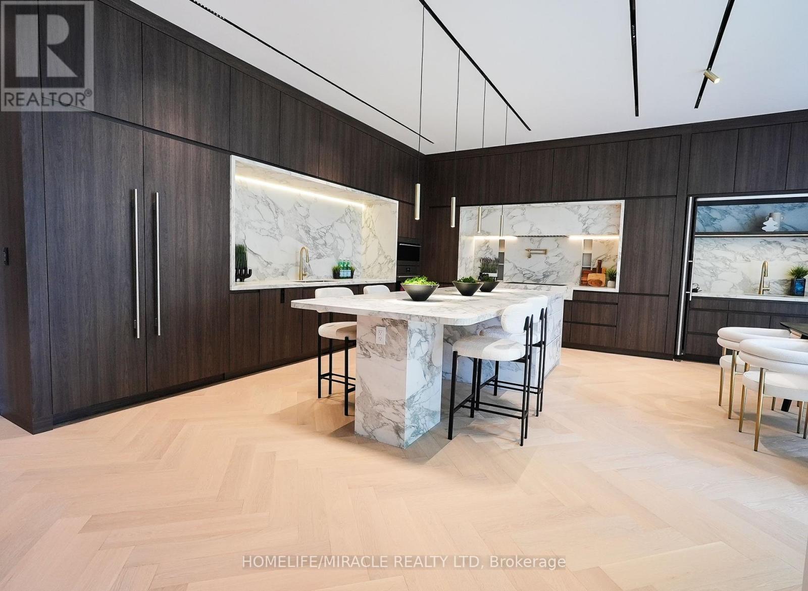 Photo 3 of 184 Poyntz Avenue, Toronto ON