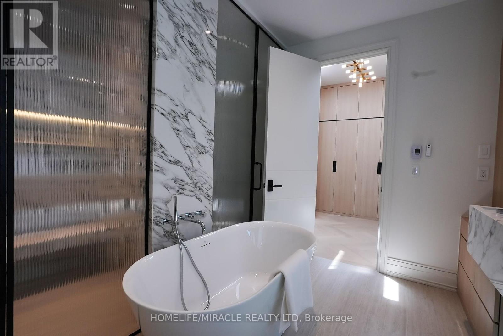 Photo 35 of 184 Poyntz Avenue, Toronto ON