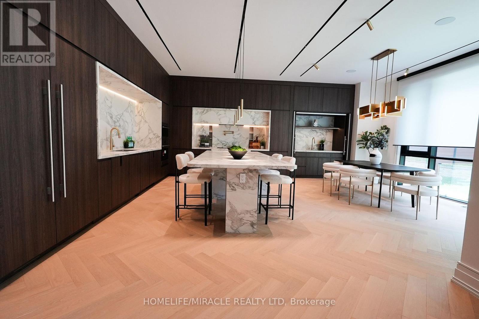 Photo 4 of 184 Poyntz Avenue, Toronto ON