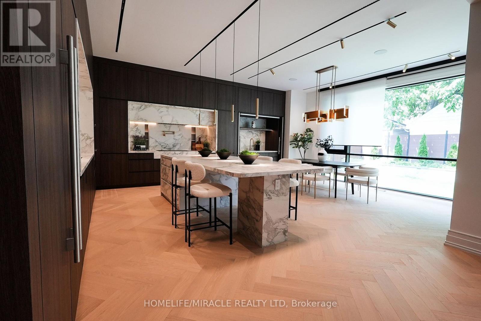 Photo 5 of 184 Poyntz Avenue, Toronto ON