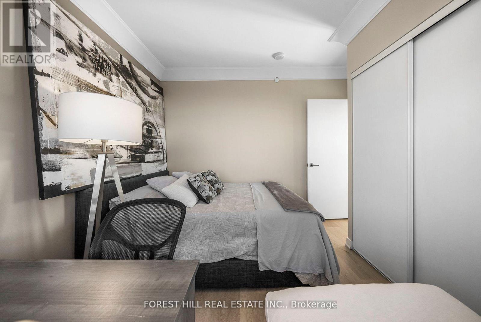 Photo 13 of 1907 501 St Clair Avenue W, Toronto ON