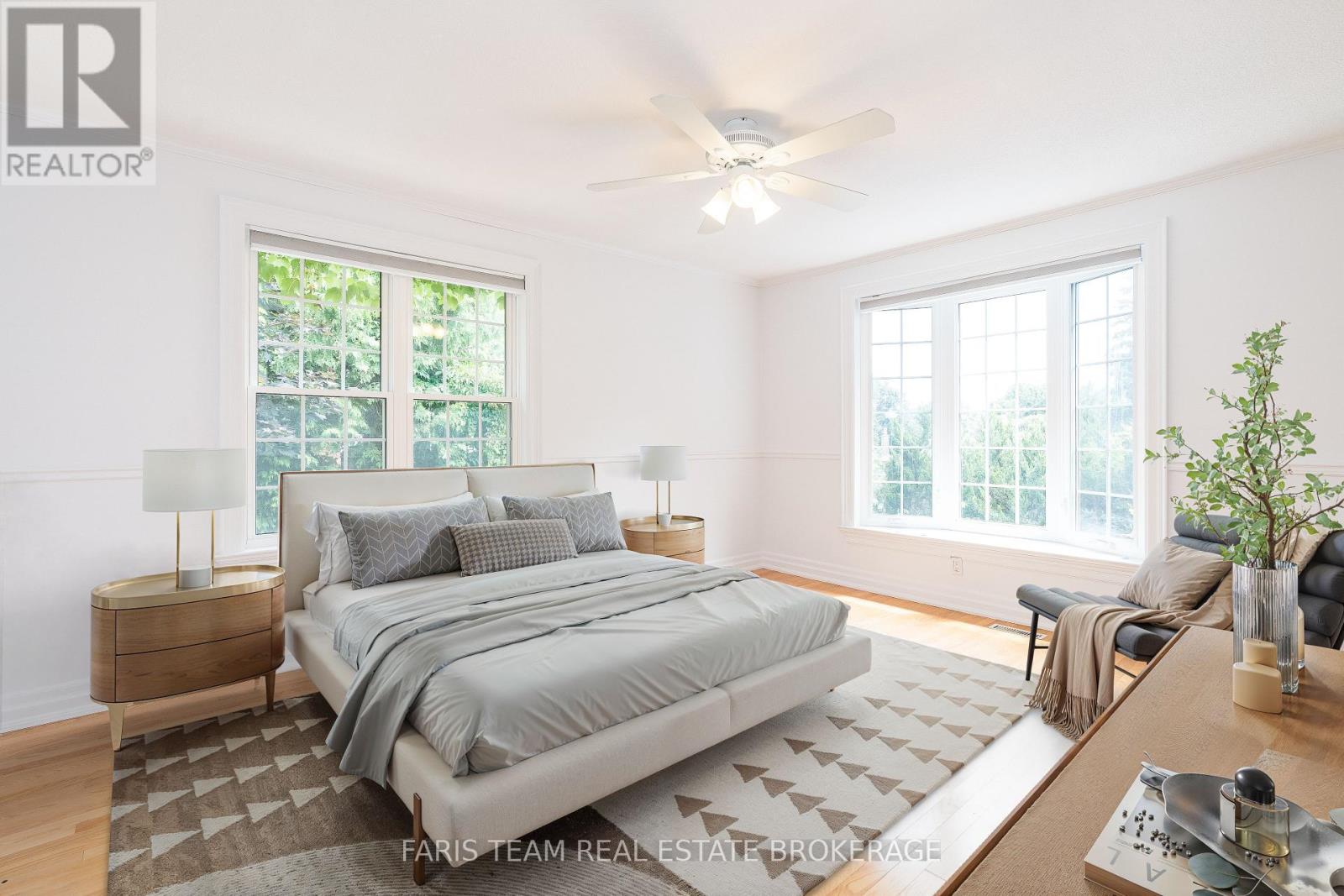Photo 23 of 82 Derby Court, Newmarket ON
