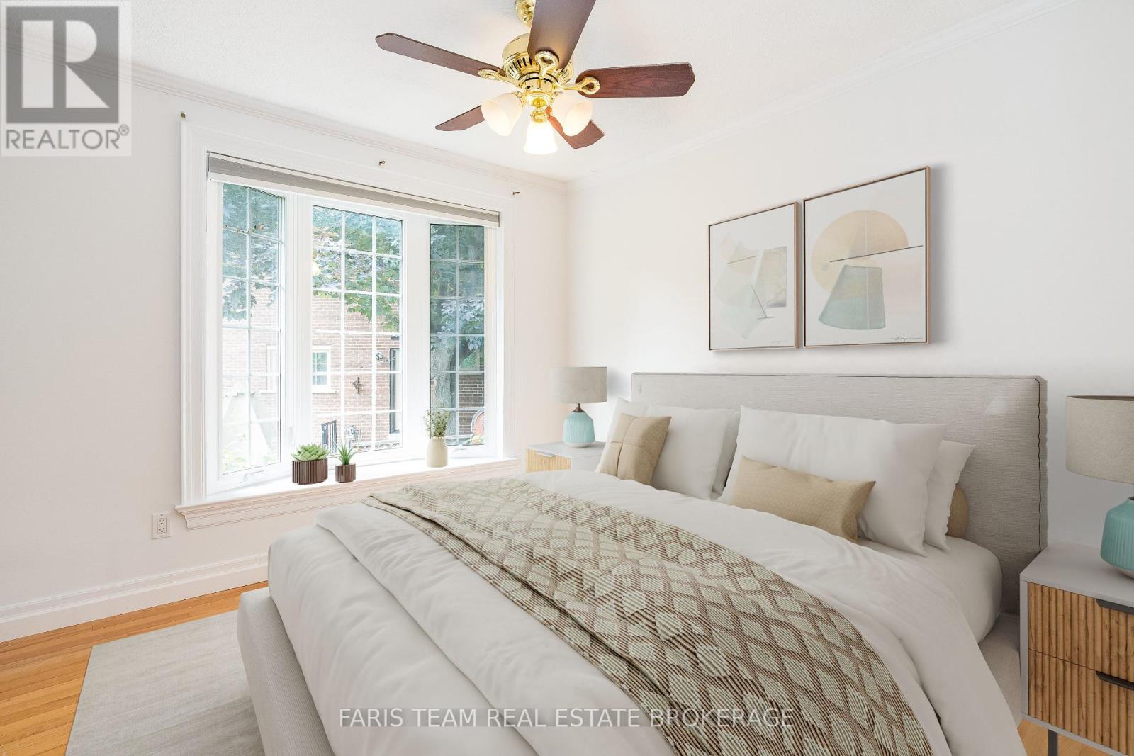 Photo 39 of 82 Derby Court, Newmarket ON