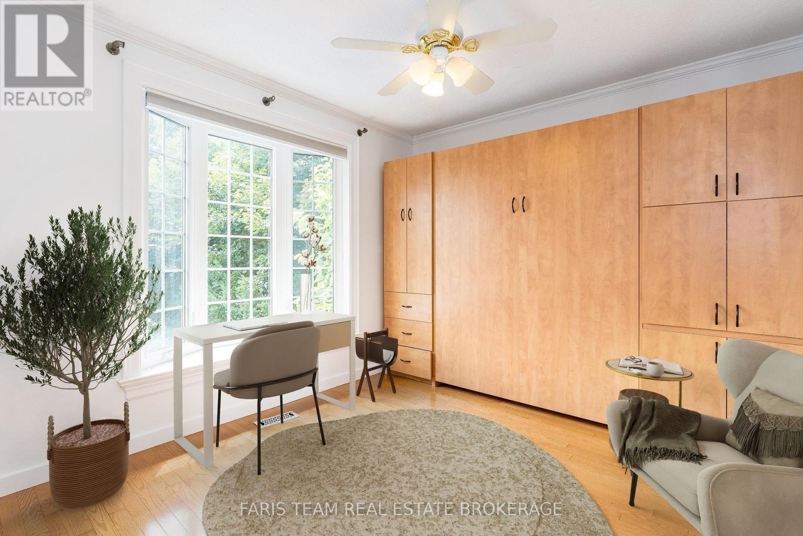 Photo 13 of 82 Derby Court, Newmarket ON