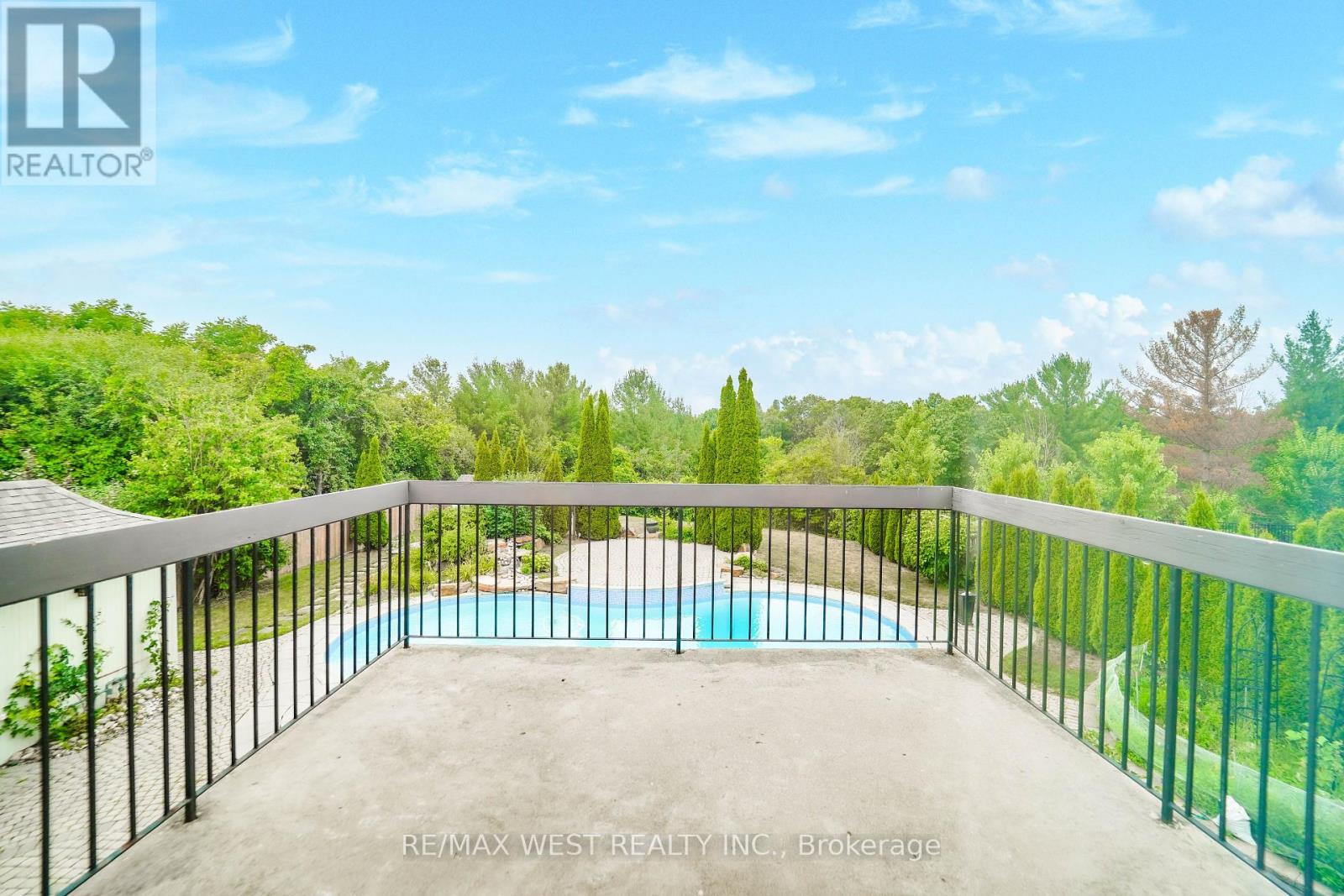 Photo 6 of 28 Bridgend Court S, Vaughan ON