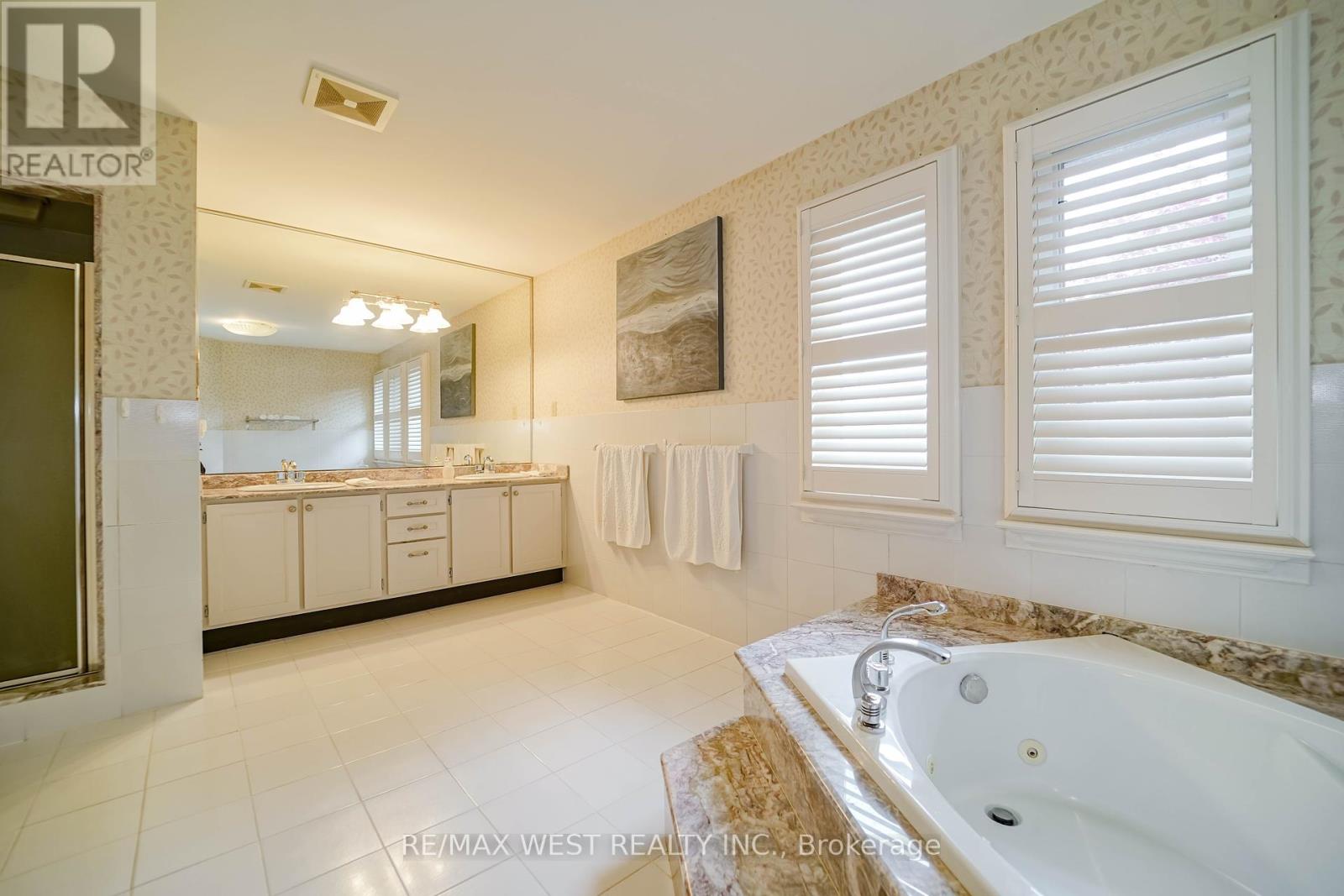 Photo 24 of 28 Bridgend Court S, Vaughan ON