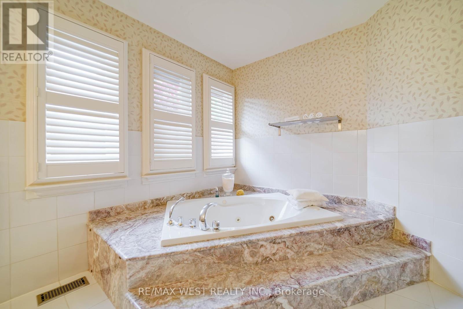 Photo 30 of 28 Bridgend Court S, Vaughan ON