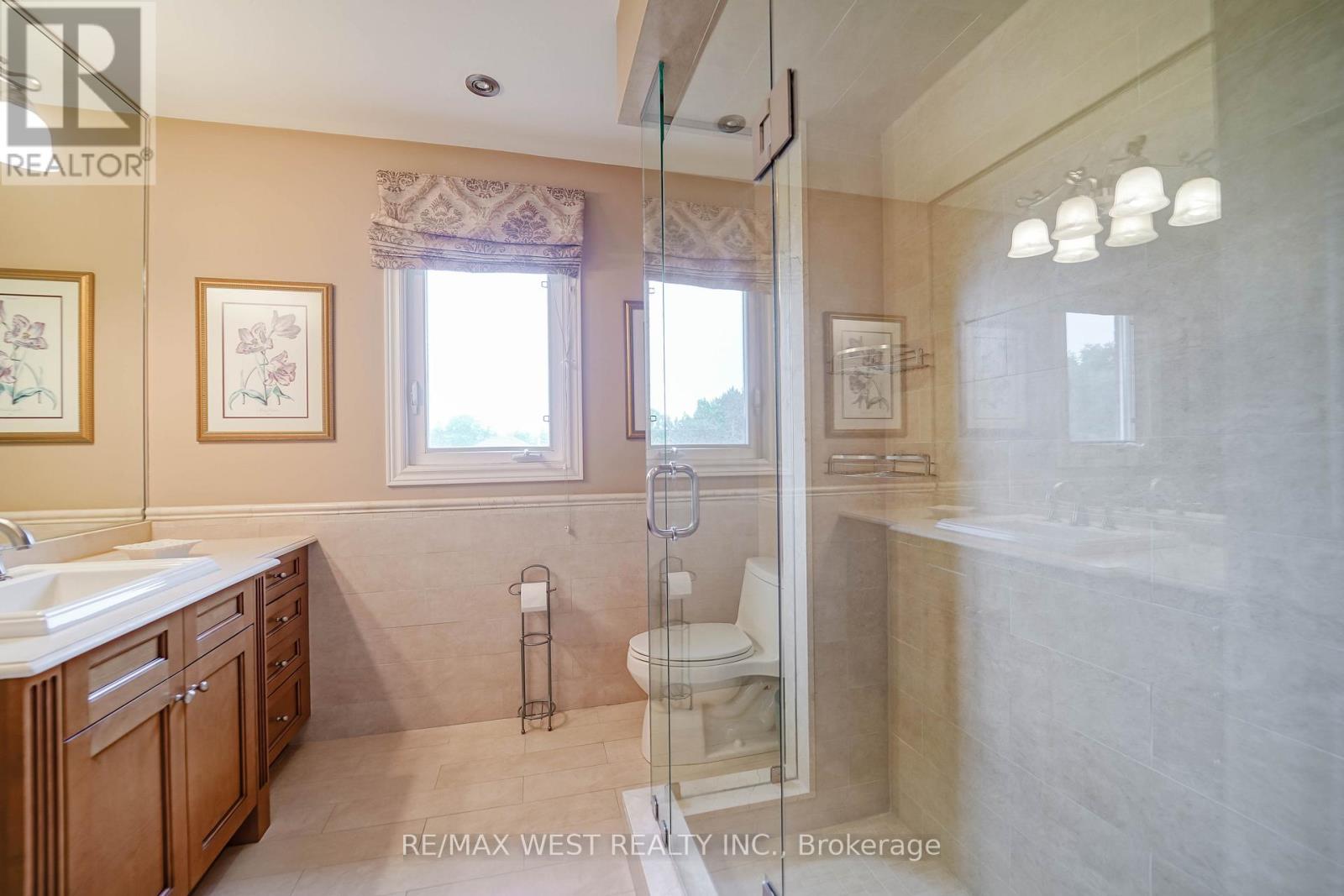 Photo 31 of 28 Bridgend Court S, Vaughan ON