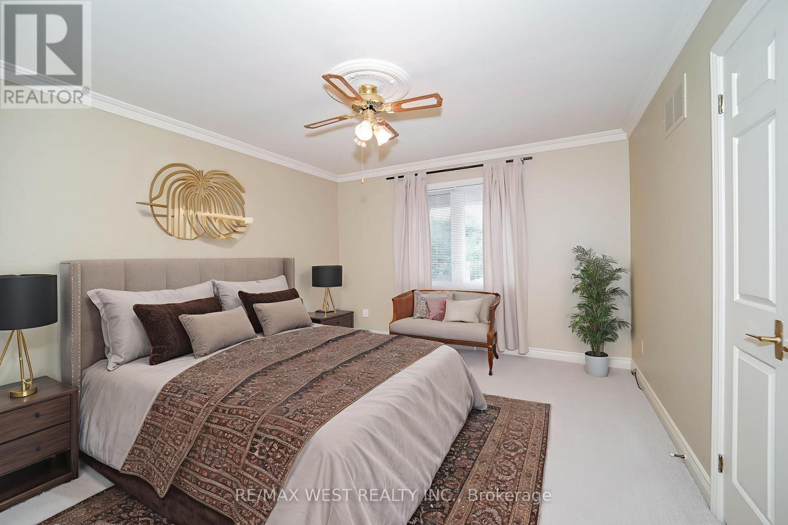 Photo 10 of 28 Bridgend Court S, Vaughan ON