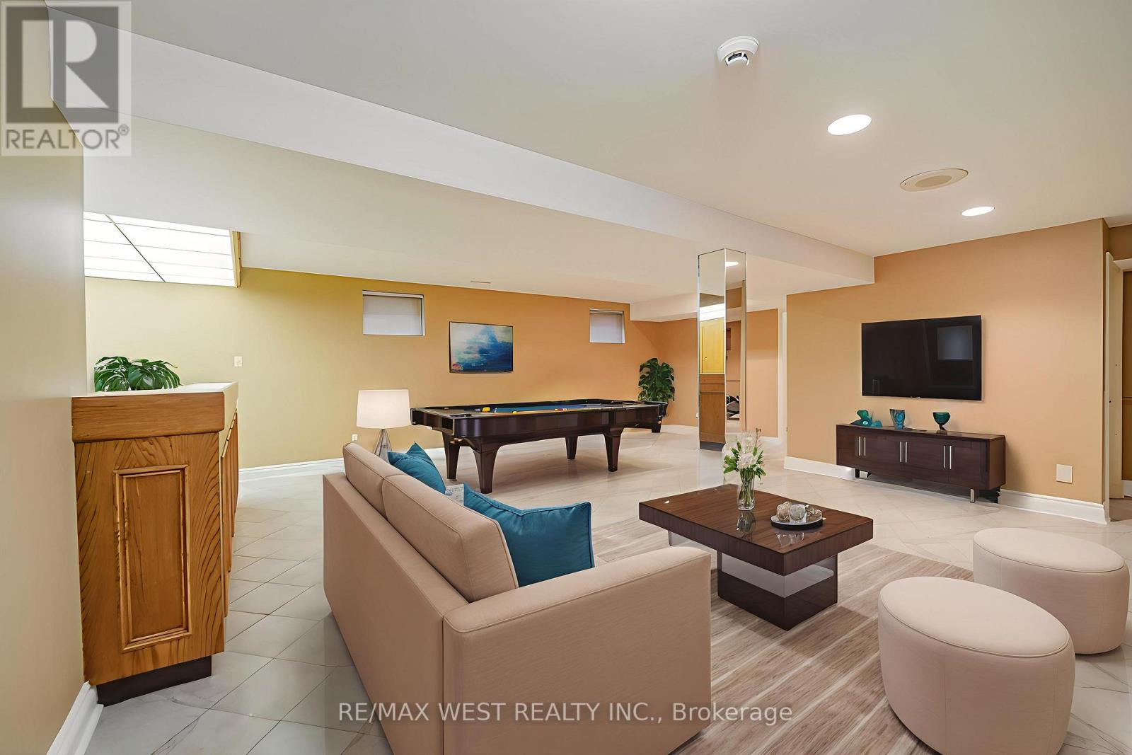 Photo 1 of 28 Bridgend Court S, Vaughan ON