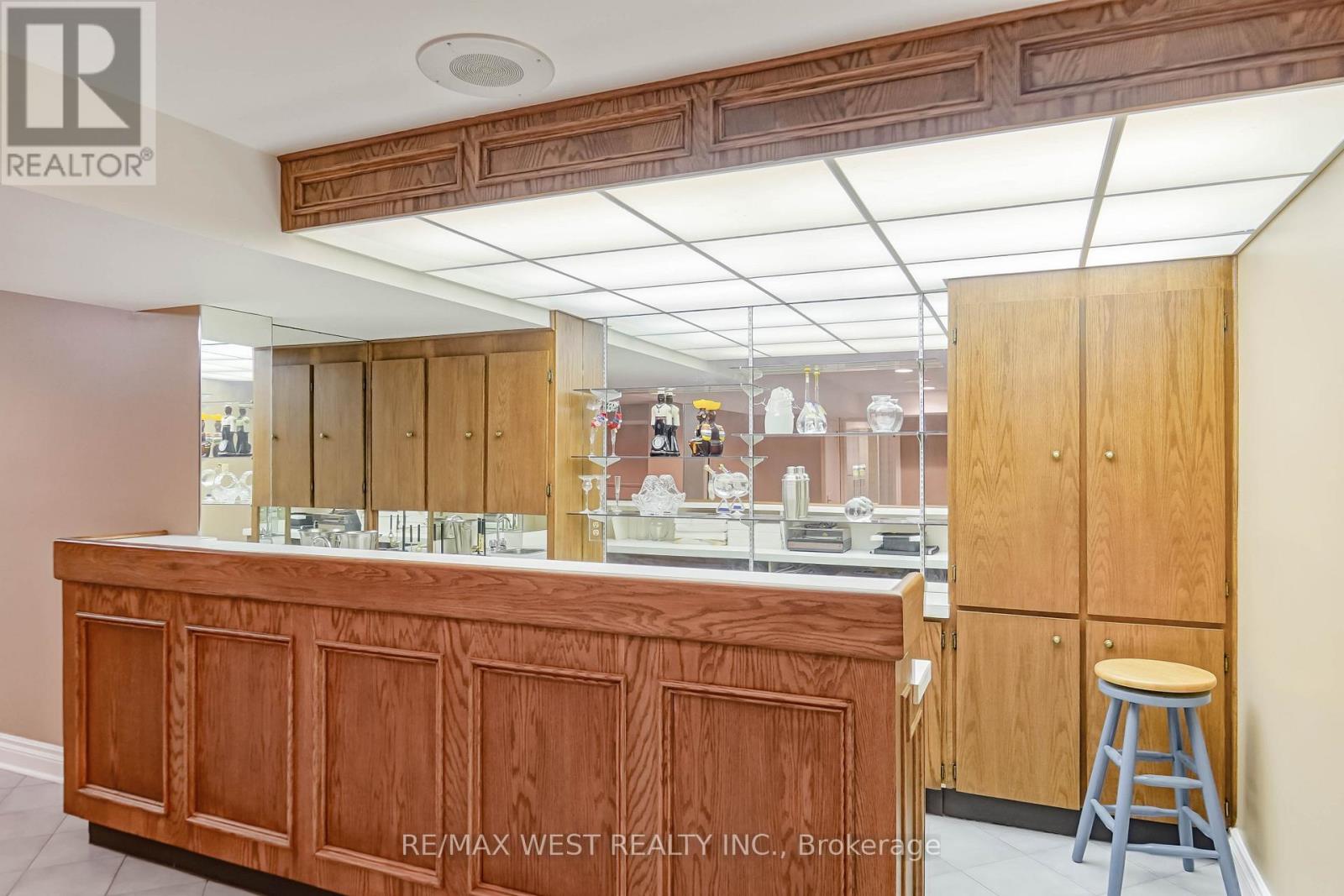 Photo 12 of 28 Bridgend Court S, Vaughan ON