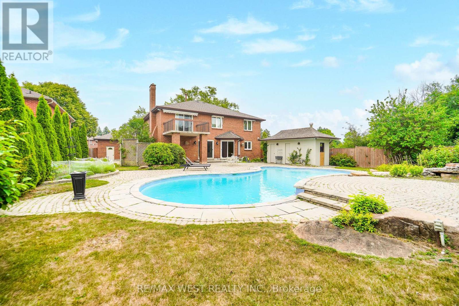 Photo 2 of 28 Bridgend Court S, Vaughan ON