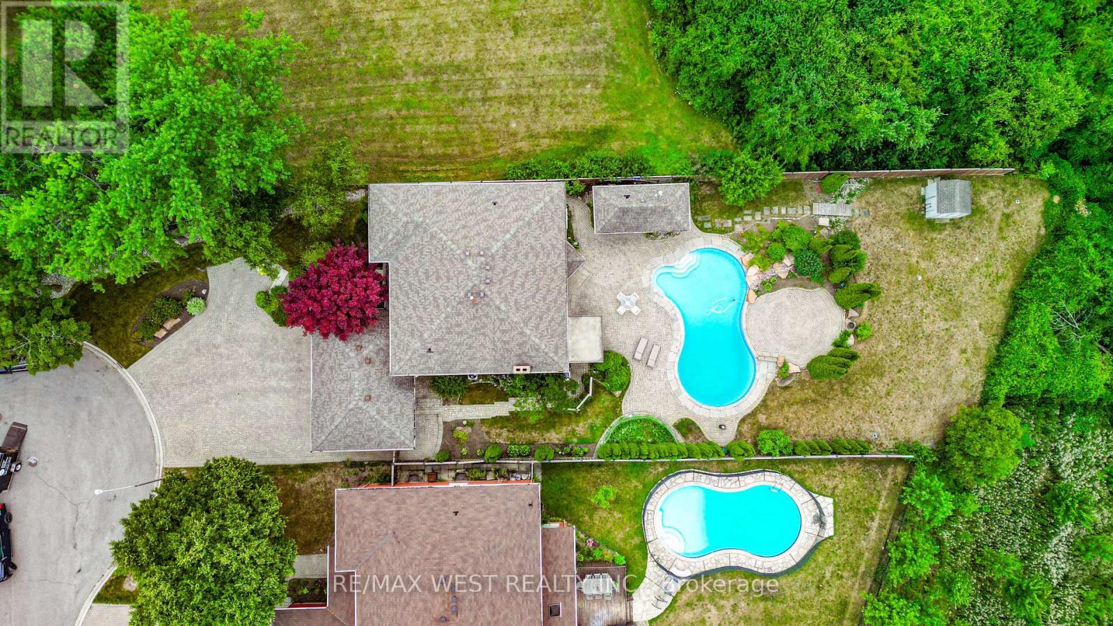 Photo 16 of 28 Bridgend Court S, Vaughan ON