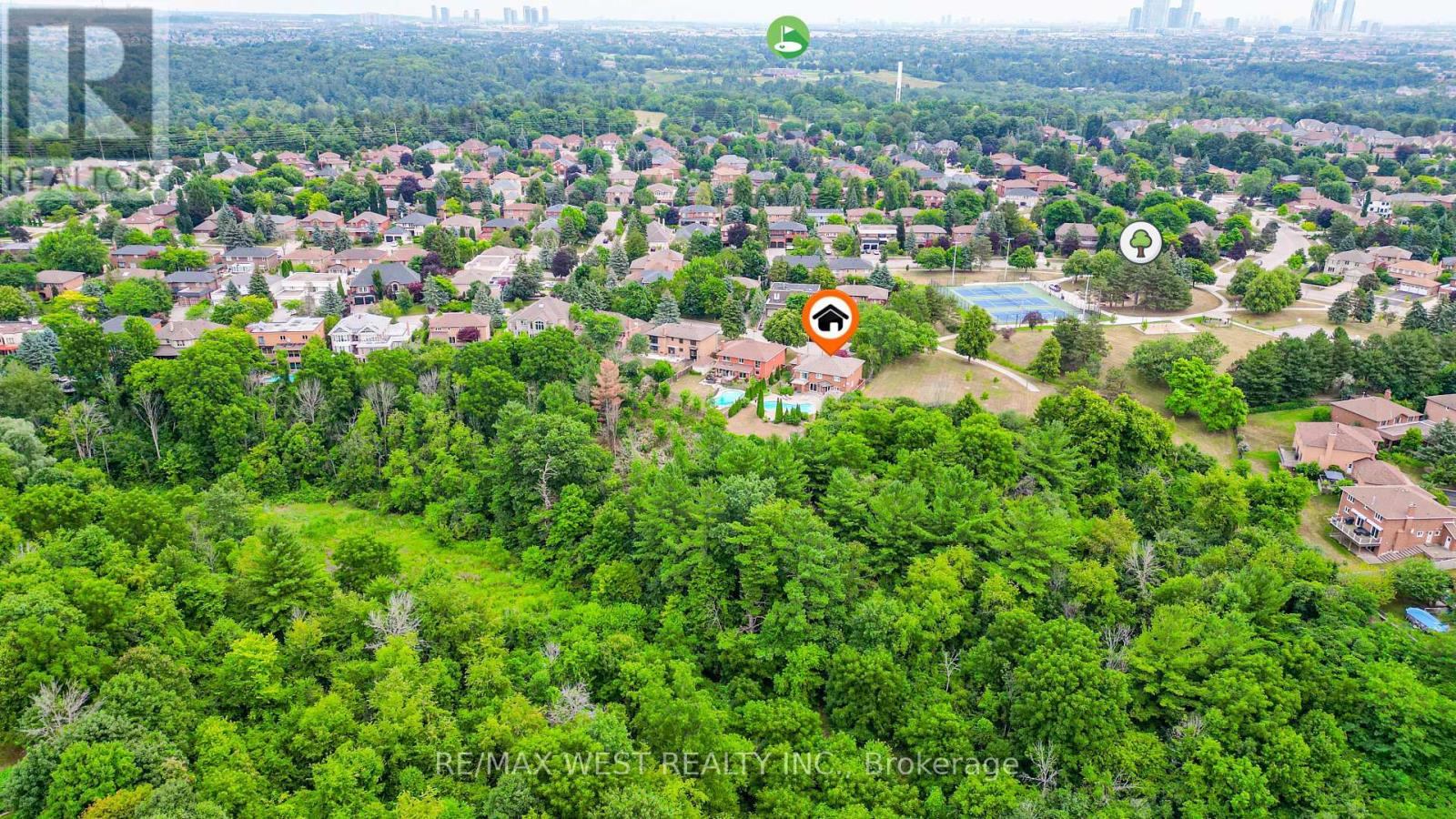 Photo 18 of 28 Bridgend Court S, Vaughan ON