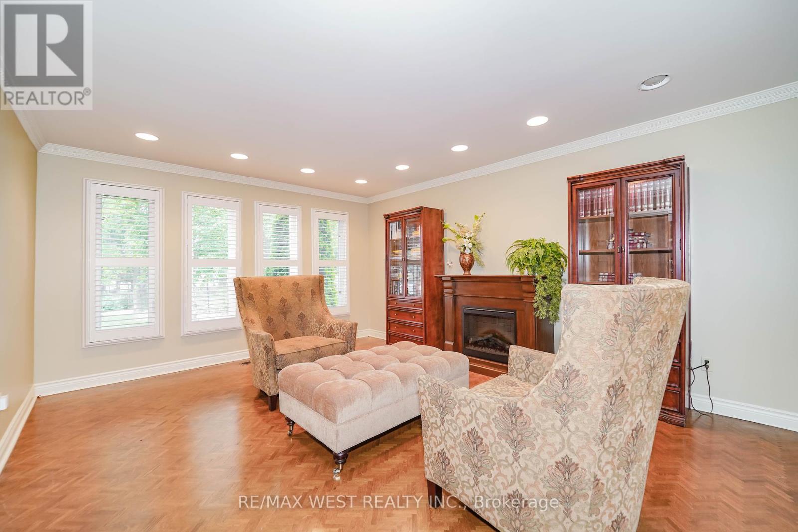 Photo 15 of 28 Bridgend Court S, Vaughan ON