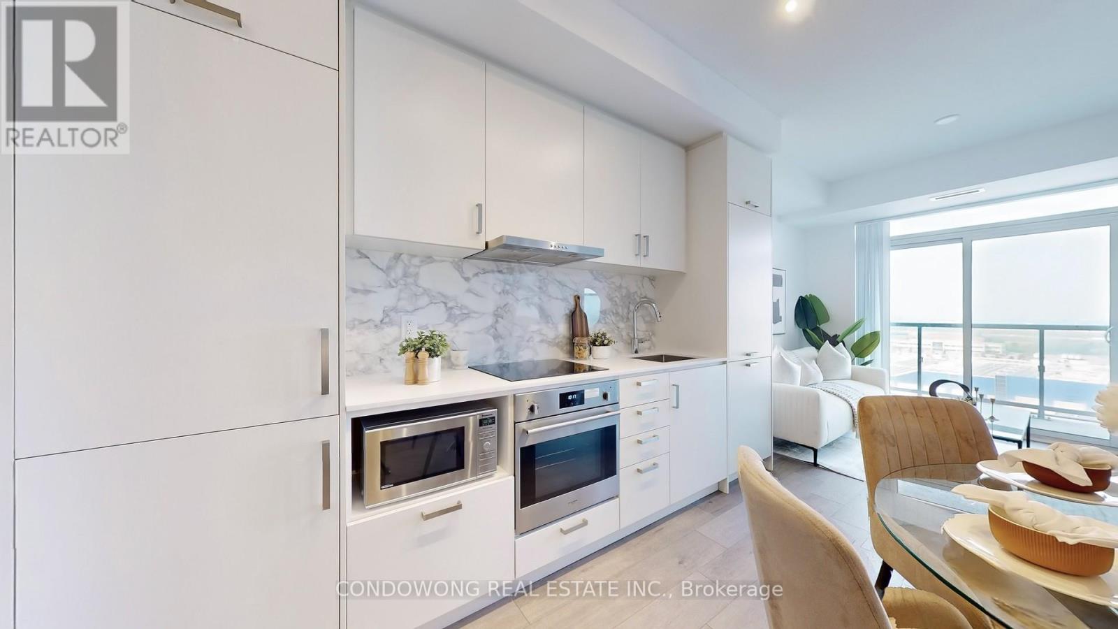 Photo 3 of 1105 60 Honeycrisp Crescent, Vaughan ON