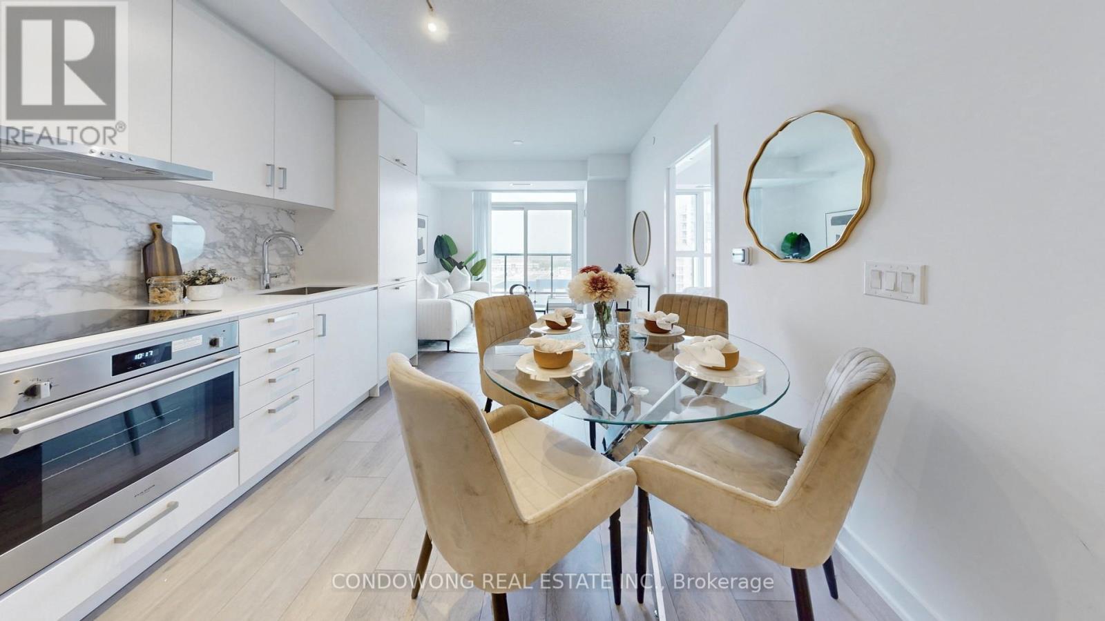Photo 5 of 1105 60 Honeycrisp Crescent, Vaughan ON