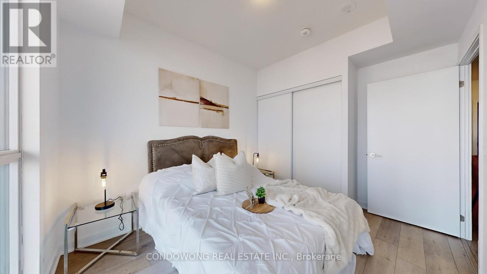 Photo 7 of 1105 60 Honeycrisp Crescent, Vaughan ON