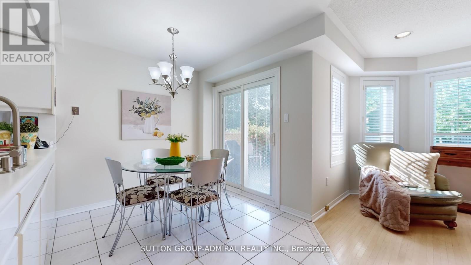 Photo 11 of 186 Westhampton Drive, Vaughan ON