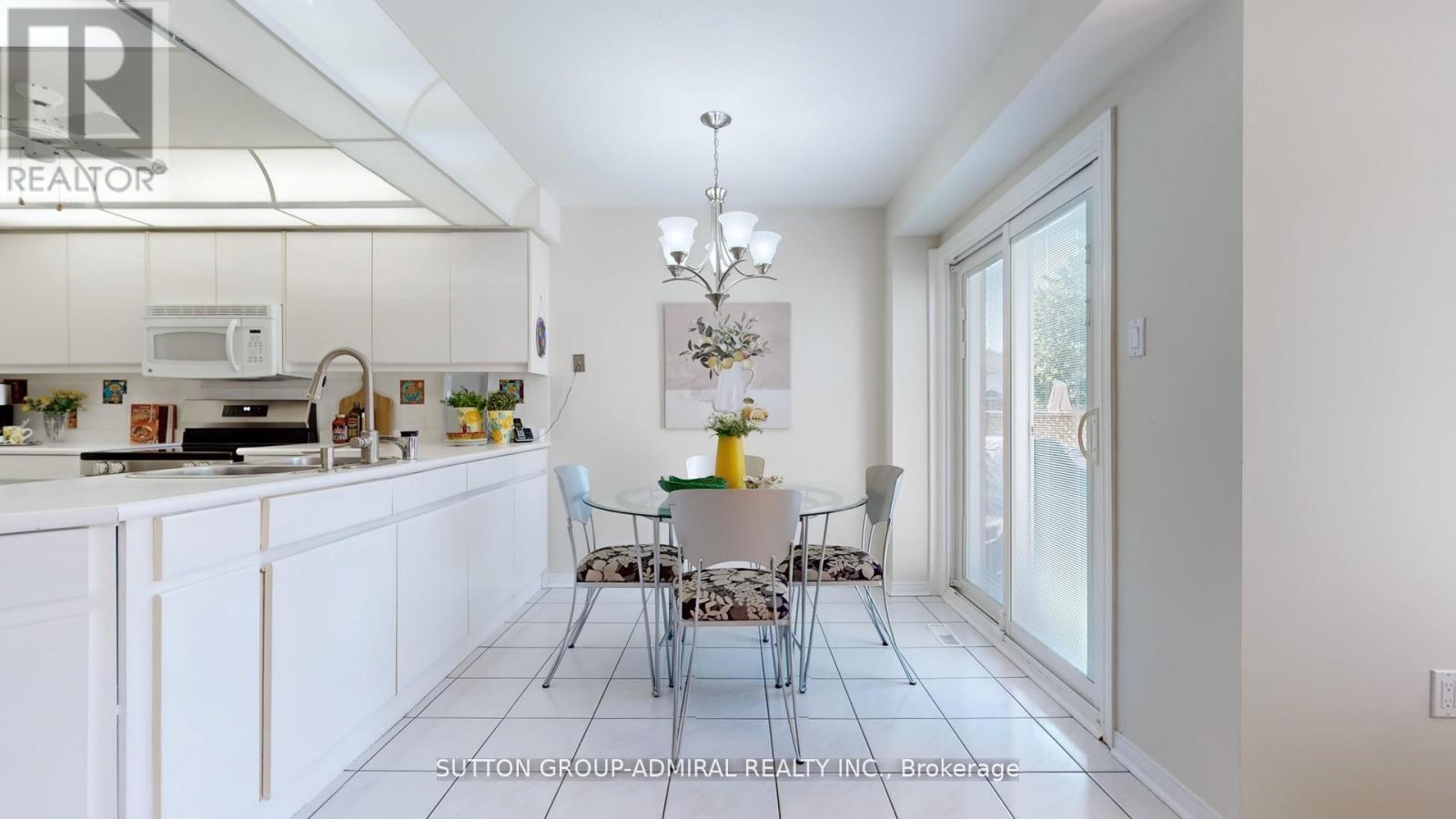 Photo 12 of 186 Westhampton Drive, Vaughan ON