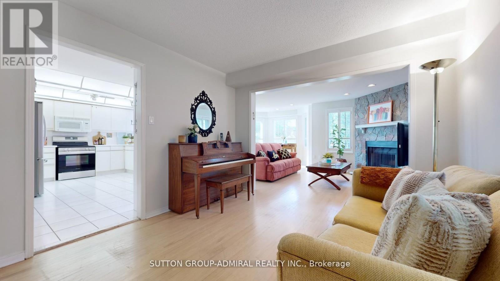 Photo 13 of 186 Westhampton Drive, Vaughan ON