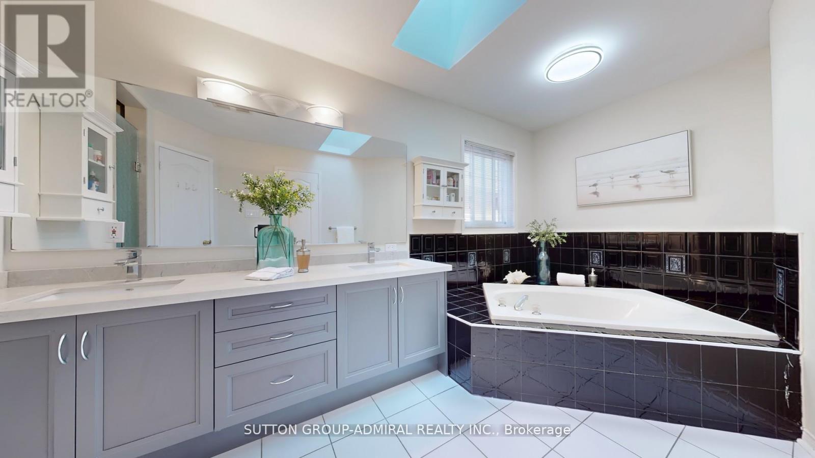 Photo 26 of 186 Westhampton Drive, Vaughan ON