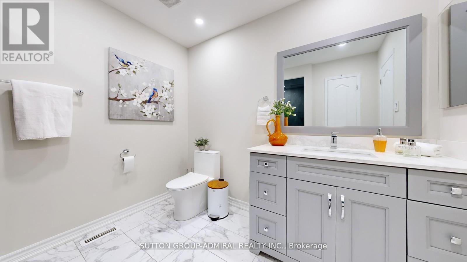 Photo 32 of 186 Westhampton Drive, Vaughan ON