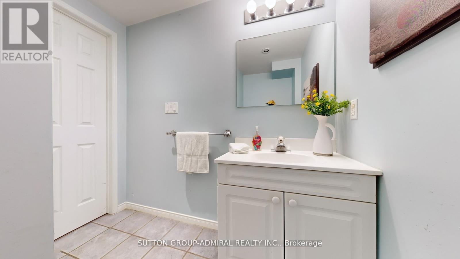 Photo 44 of 186 Westhampton Drive, Vaughan ON