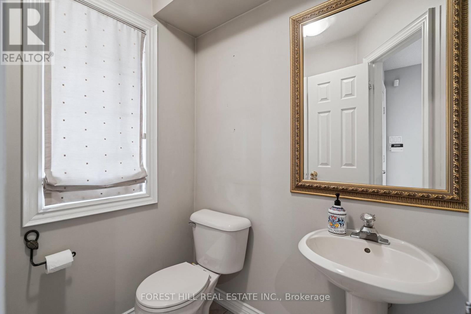Photo 10 of 35 Timberview Drive, Vaughan ON