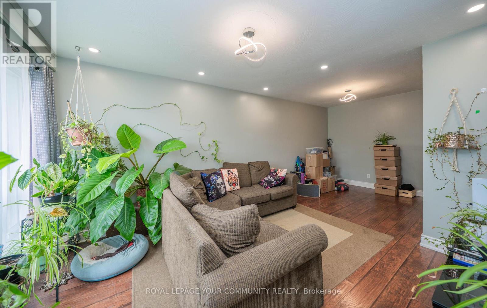 Photo 26 of 53 Newbury Drive, Newmarket ON