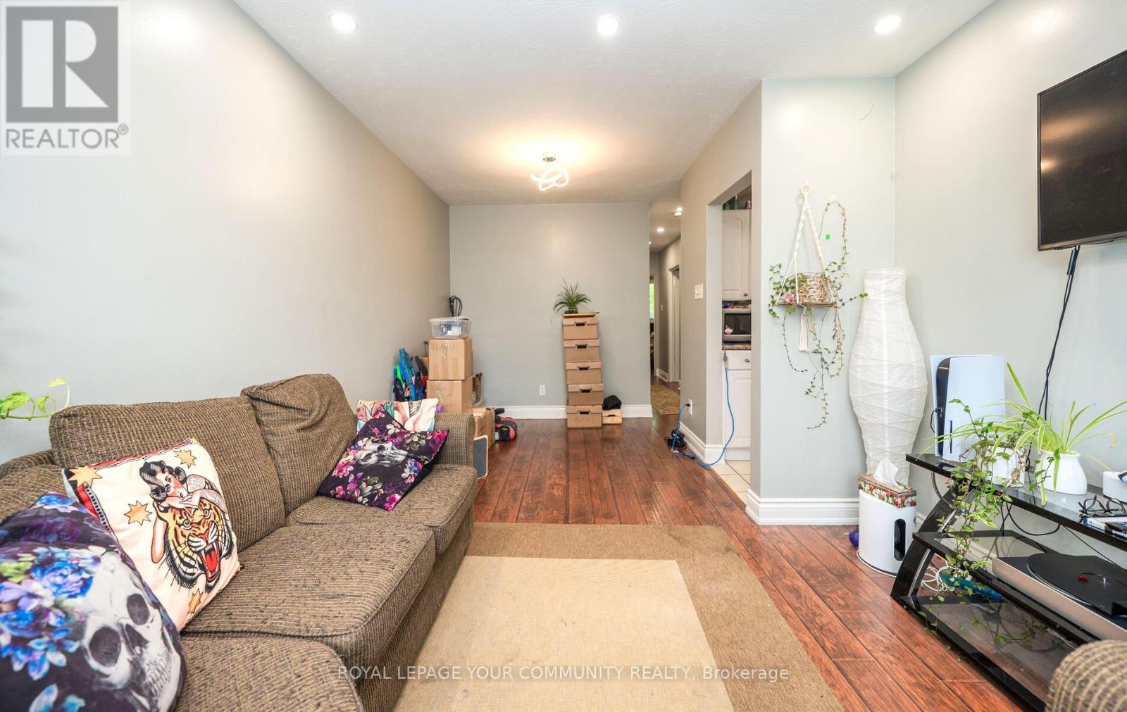 Photo 46 of 53 Newbury Drive, Newmarket ON